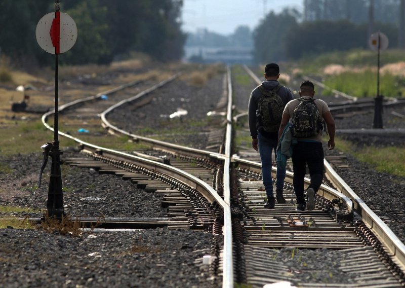 Nesreća u Srbiji: Vlak naletio na skupinu migranata, ima poginulih