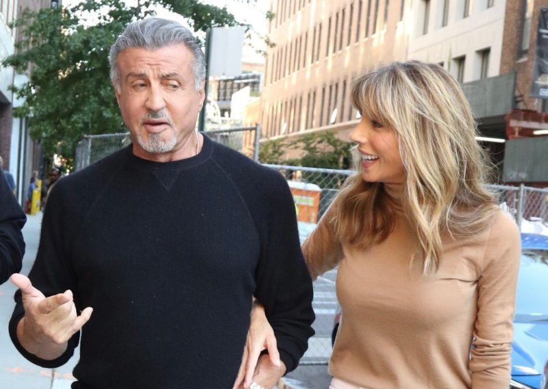 Spasili su brak: Sylvester Stallone i Jennifer Flavin zaljubljeni i nasmijani prošetali Manhattanom