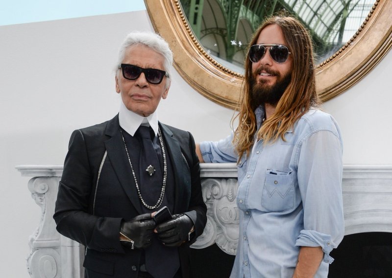 Stiže biografski film o Karlu Lagerfeldu, a ovaj poznati oskarovac utjelovit će slavnog dizajnera