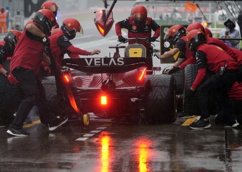 [FOTO] Mercedesovi vozači dominirali na treningu, ali rasplet sezone u rukama je aktualnog prvaka Maxa Verstappena