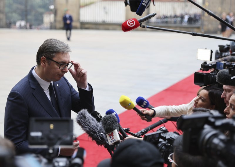 Vučić: EK je htjela izuzeti Srbiju, ali je odustala na zahtjev Hrvatske. Sutra ću priopćiti kako ćemo se opskrbljivati naftom i plinom