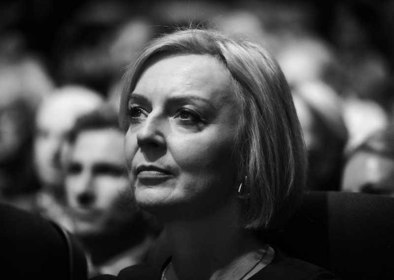 Tek je mjesec dana britanska premijerka, a već se kuju planovi kako je smijeniti: Ovo su tri scenarija kako bi se mogle posložiti karte za Liz Truss