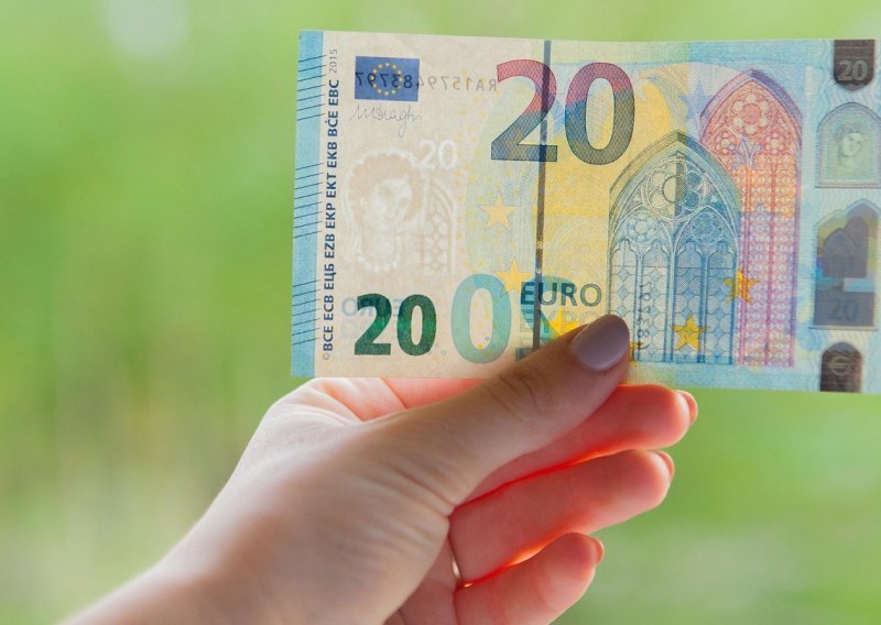 Uvođenjem eura na bankomatima samo novčanice od 10 i 20 eura