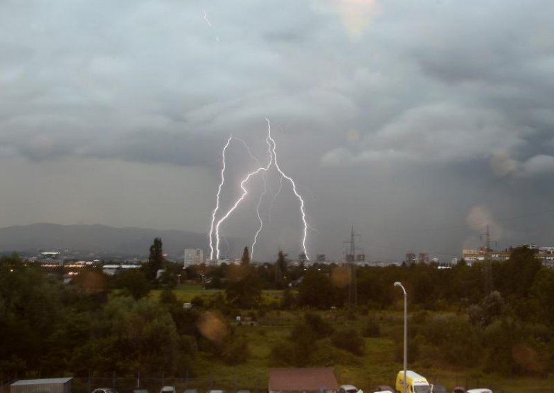 Opet novo nevrijeme, pljuskovi i grmljavine!