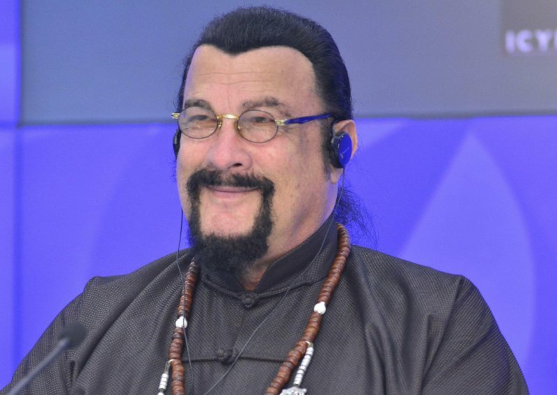 Evo kakvom je porukom kontroverzni Steven Seagal čestitao rođendan Vladimiru Putinu