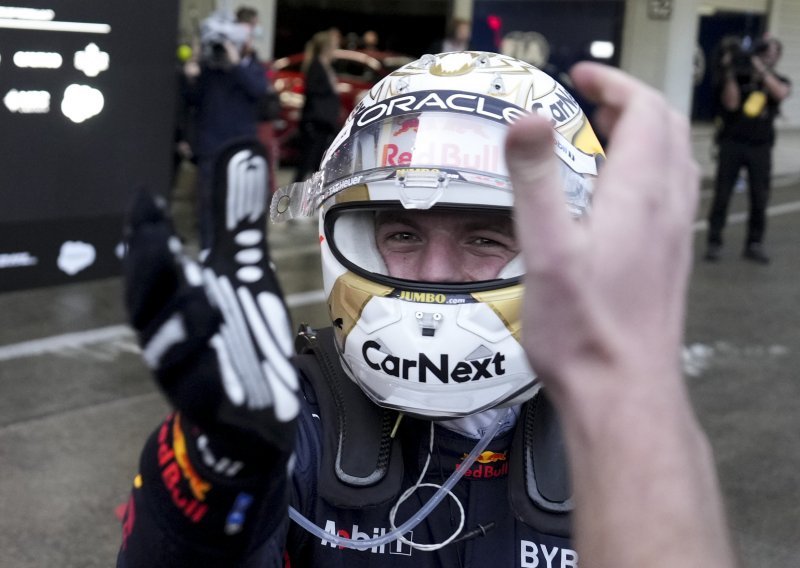 [FOTO] Kaotična utrka na stazi u Suzuki završila pobjedom Maxa Verstappena i obranom naslova svjetskog prvaka