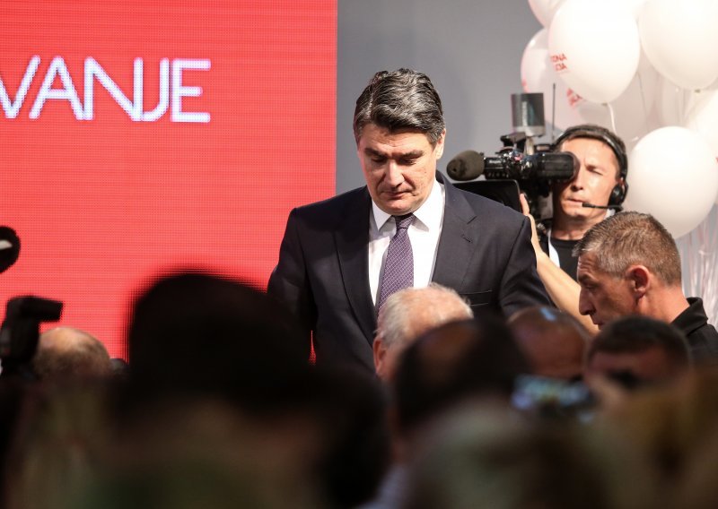 Zoran Milanović povlači se s čelnog mjesta SDP-a, obraćanje u 14 sati