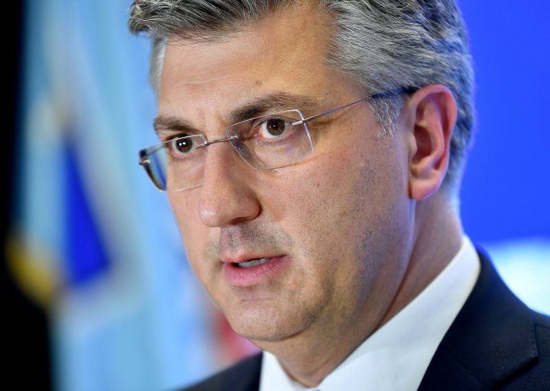 Plenković: Bitno je da se sve vezano uz INA-u rasvijetli, a oporba ima udruženu operaciju, pjeva pjesmice i želi srušiti Vladu