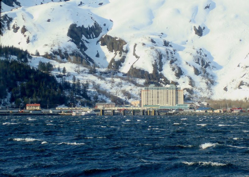 U Whittieru na Aljasci svi su susjedi: cijeli gradić živi u jednoj zgradi