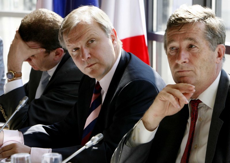 Hrvatski odgovor na Rehnovom stolu