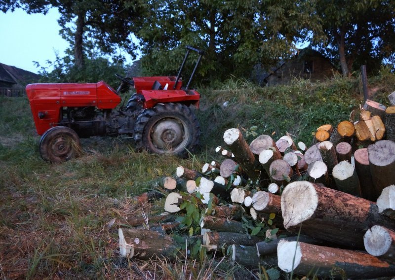 U prevrtanju traktora kod Varaždina poginuo 67-godišnjak