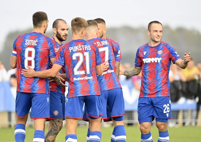 [VIDEO/FOTO] Hajduk prošao u Kupu u utakmici koja je imala sve - golove, crveni karton, prekid, penal, sjajnu atmosferu...