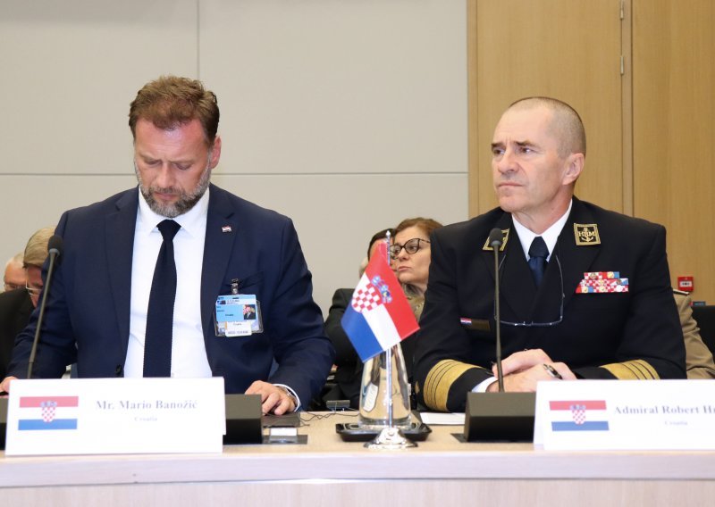 Banožić i admiral Hranj na sastanku ministara Obrambene kontaktne skupine za Ukrajinu u Bruxellesu