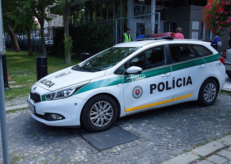 Dvije osobe ubijene u pucnjavi u centru Bratislave