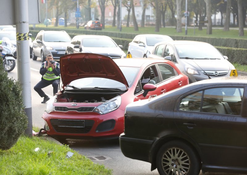 Sudar dva automobila u zagrebačkoj Vukovarskoj uzrokovao veću gužvu