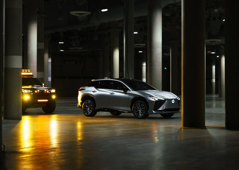 [FOTO/VIDEO] Potpuno novi Lexus RZ 450e elektrificirao najave za film 'Black Panther: Wakanda zauvijek'