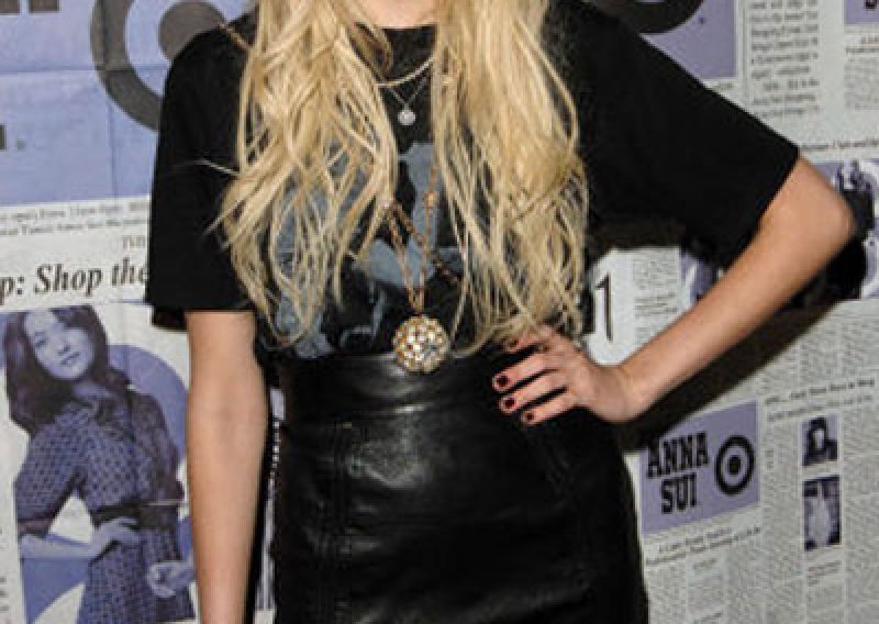 Taylor Momsen uhvaćena s cigaretom