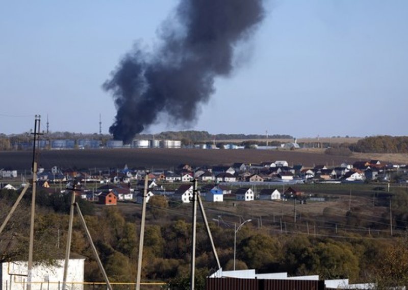 Zapalio se ruski spremnik s gorivom blizu granice s Ukrajinom
