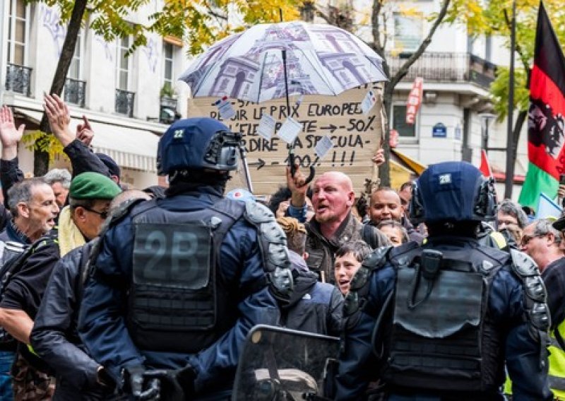 Tisuće ljudi prosvjedovalo na ulicama Pariza protiv rasta cijena
