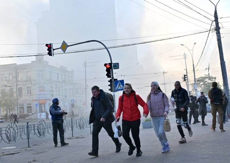 [FOTO/VIDEO] Kijev ponovno podrhtava od eksplozija, grad napadnut kamikaza dronovima