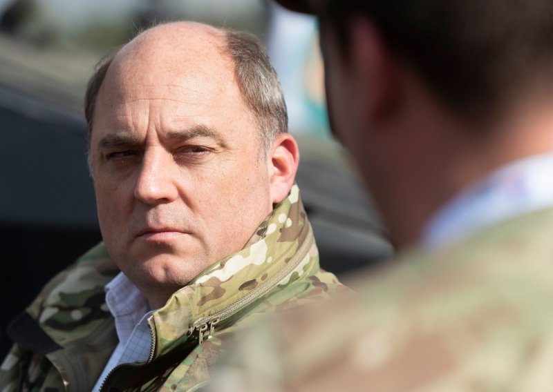 Britanski ministar obrane odlazi u preustroju vlade