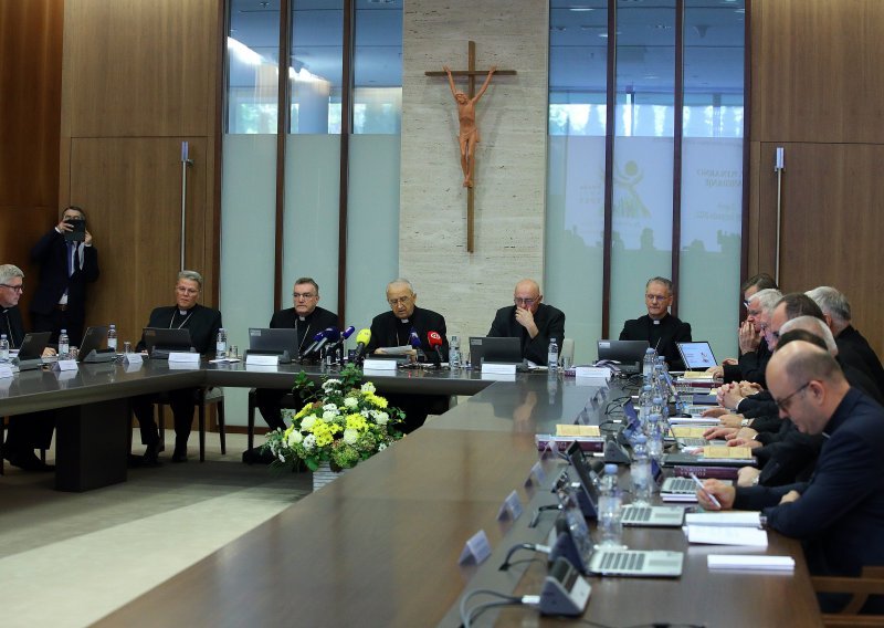 [FOTO] Zasjedaju hrvatski biskupi; bira se novi predsjednik Biskupske konferencije
