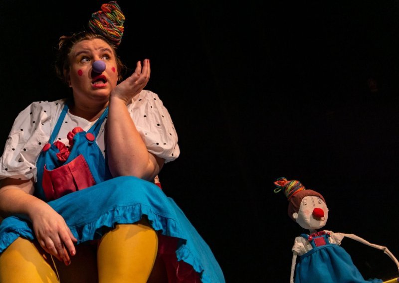 Premijerno izvedena predstava 'LiLa' o maloj klaunesi koja mijenja boju nosa