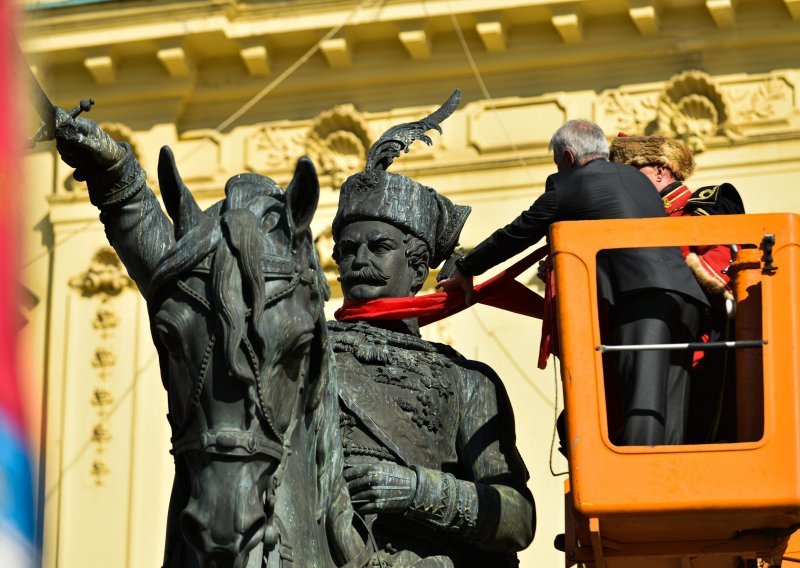 Dan kravate na zagrebačkom Trgu bana Jelačića