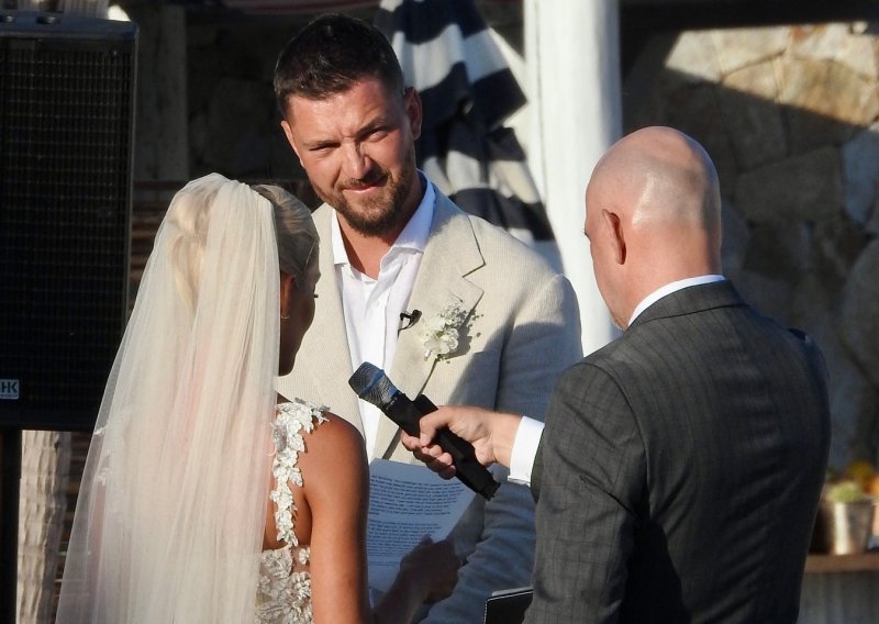 Oženila se bivša zvijezda NBA lige: Pogledajte zavodljivu vjenčanicu mladenke iz svih kutova