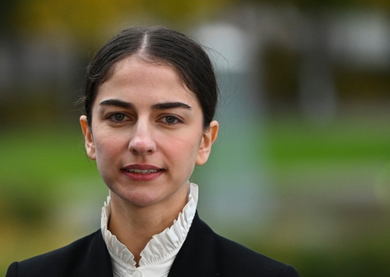 Najmlađa švedska ministrica u povijesti ima 26 godina: Tko je Romina Pourmokhtari