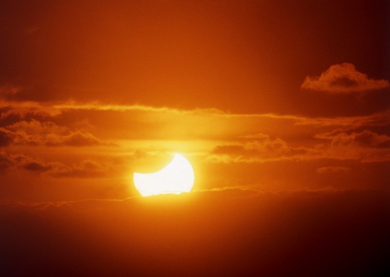 Pomrčina Sunca u Škorpionu - vrijeme dvostruke transformacije