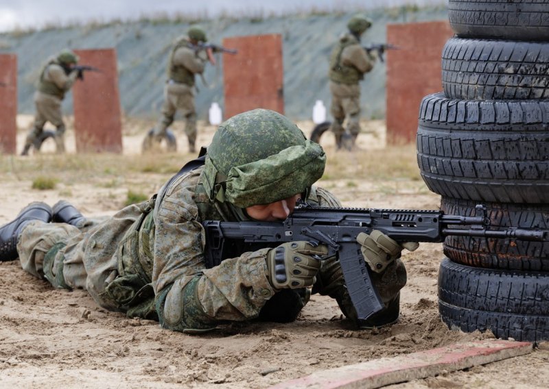 Od 1. rujna Rusija uvodi vojnu obuku u srednje škole: Evo što će sve uključivati
