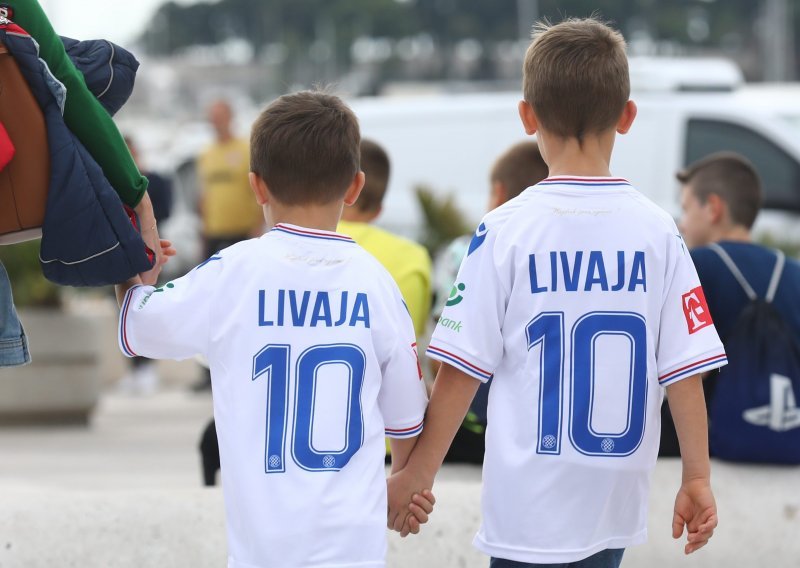 [FOTO] Pogledajte atmosferu na splitskim ulicama uoči derbija i saznajte što je Torcida poručila navijačima Bijelih