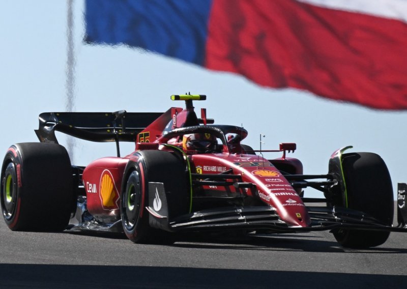Ferrari dominira na prva dva treninga uoči Velike nagrade SAD-a, Perez i Zhou dobili kazne od pet mjesta uoči starta