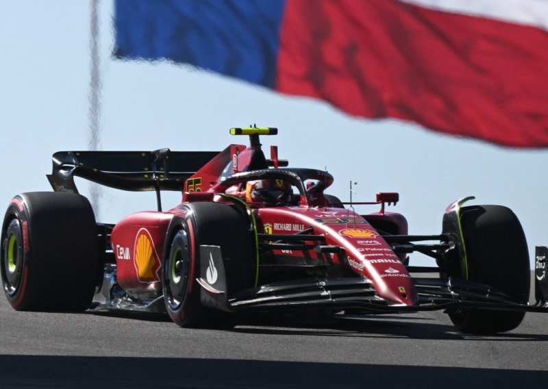 Ferrari dominira na prva dva treninga uoči Velike nagrade SAD-a, Perez i Zhou dobili kazne od pet mjesta uoči starta