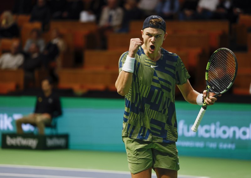 Stefanos Tsitsipas za naslov protiv danskog tinedjžera, koji je u polufinalu izvukao 'nemoguće'