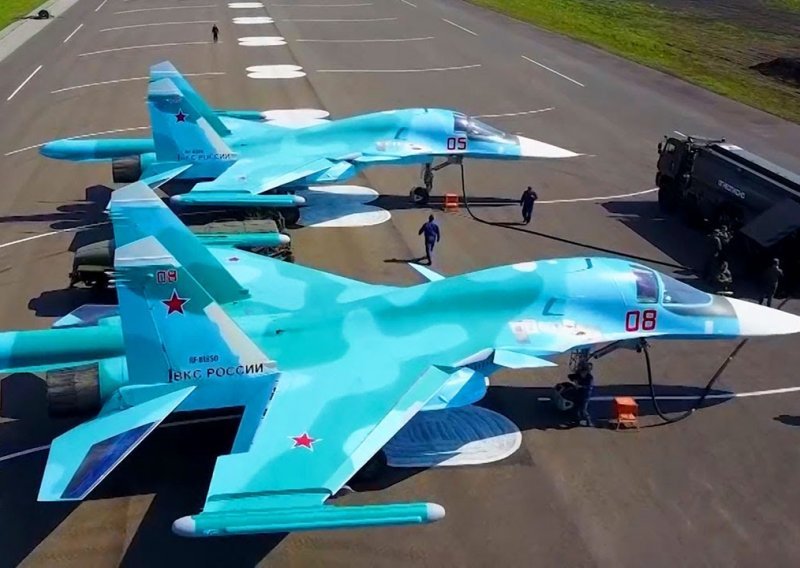 [VIDEO] Na zgradu u Sibiru srušio se ruski vojni avion, poginula dva pilota