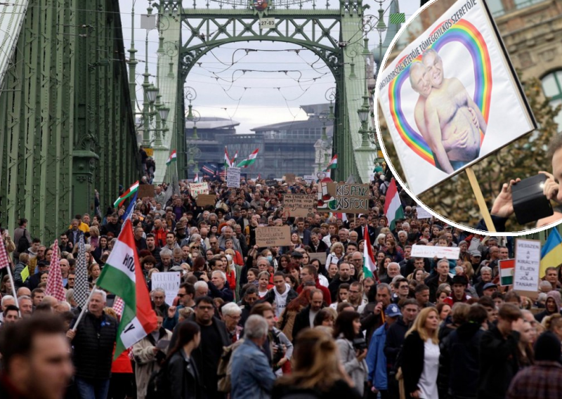 [FOTO/VIDEO] Tisuće Mađara marširale Budimpeštom prosvjedujući protiv vlade: 'Orban, gubi se!'
