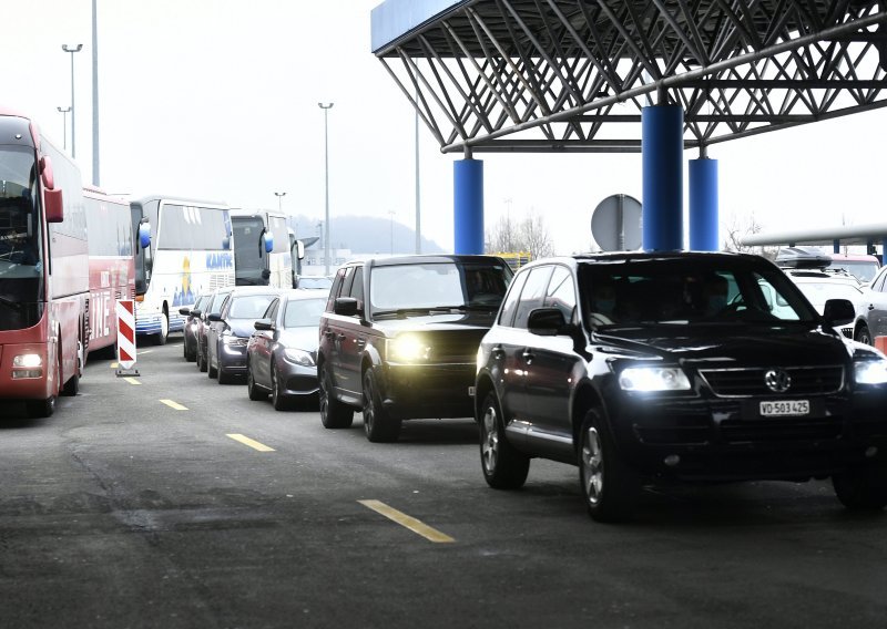 Kolona kamiona na Bregani u smjeru Slovenije