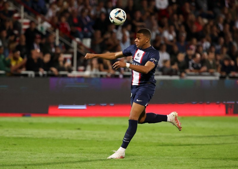 Ovo nije normalno! Otkriveno koliko će Kylian Mbappe dobiti od PSG-a ako odradi ugovor do kraja