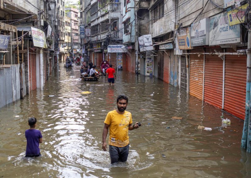 Ciklon Sitrong usmrtio najmanje 24 ljudi u Bangladešu