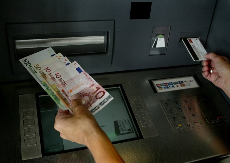 Uvođenje eura otvara novu mogućnost prebijanja minusa na tekućem: Pogledajte kakvo je stanje po bankama