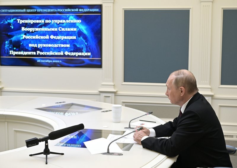 Putin pratio održavanje vježbi ruskih strateških nuklearnih snaga