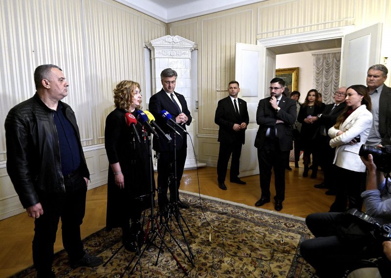 Sindikat zaposlenih u srednjim školama tijesnom većinom prihvatio ponudu o rastu osnovice plaća