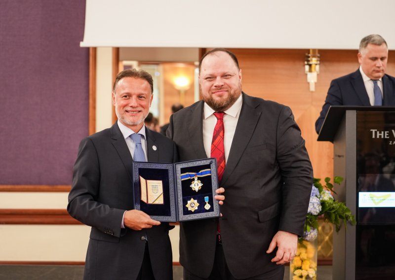 [FOTO] Jandroković dobio odlikovanje od ukrajinskog predsjednika Zelenskog, još troje zastupnika odlikovao ukrajinski parlament