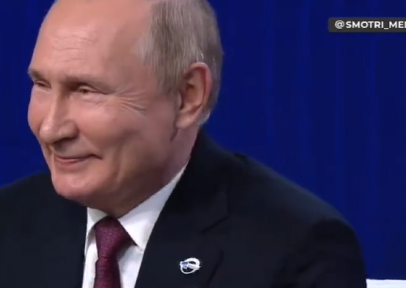 Pogledajte kako se Putin šali oko nuklearnog rata: 'Namjerno sam to učinio'