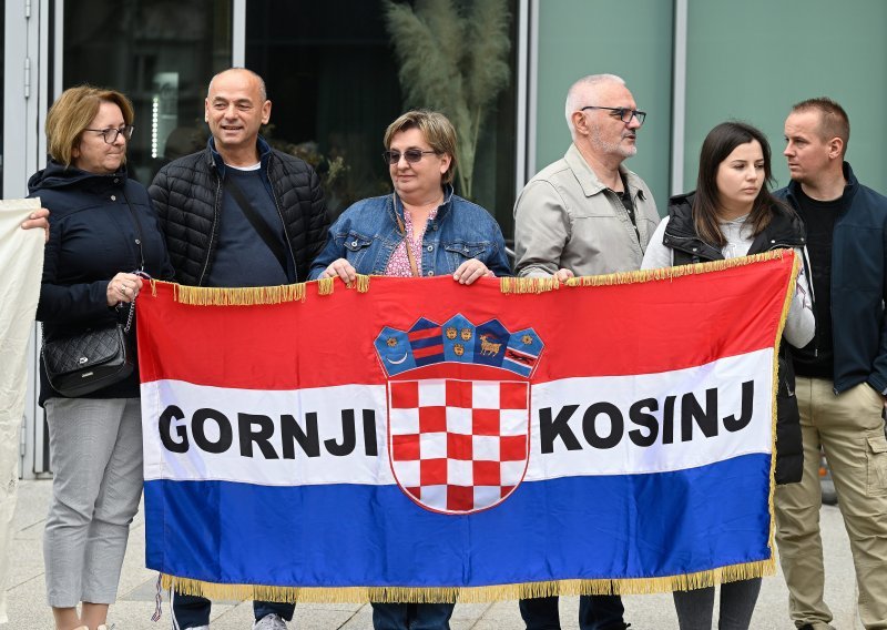 [FOTO] Očajni Kosinjani u Zagrebu: Potopit ćete nam dolinu, raseliti nas uz sramotne naknade, a sve zbog potpuno nepotrebnog i štetnog projekta!