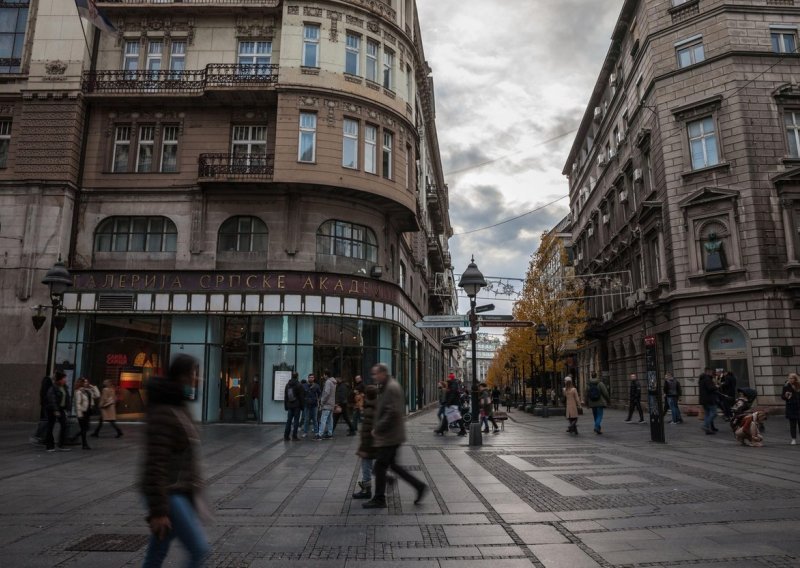 Sa zgrade u centru Beograda pao dio fasade i ozlijedio bebu