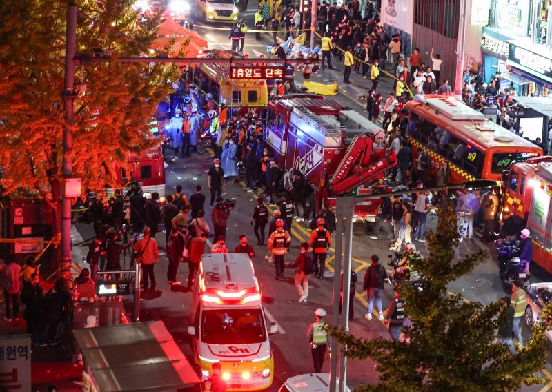 Horor u Seulu: Broj poginulih narastao na 153, velik broj ozlijeđenih, u ulici smrti postavljena improvizirana mrtvačnica