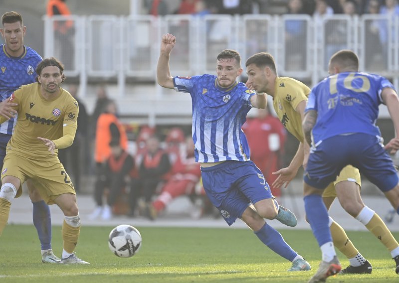 [VIDEO/FOTO] Hajdukova noćna mora; 'Bili' u zadnjim minutama prosuli 2:0, a gol 'Lokosa' za izjednačenje je volejčina kakva se rijetko viđa!